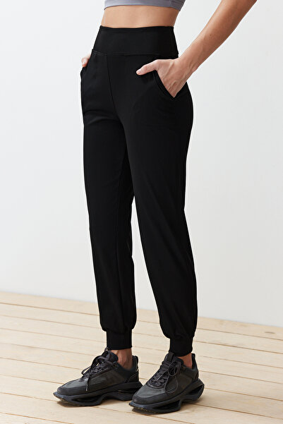 Trendyol Collection Black Diver/Scuba Fabric Pohodlný střih Pletené sportovní tepláky THMSS24EA00001