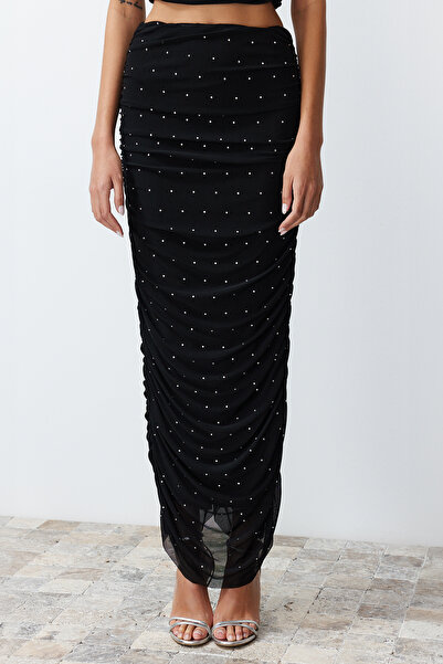 Trendyol Collection Černá lesklá pletená dlouhá sukně TPRSS24ET00008