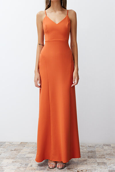 Trendyol Collection Oranžové dlouhé stylové večerní šaty – tkané, přiléhavé šaty TPRSS24AE00061