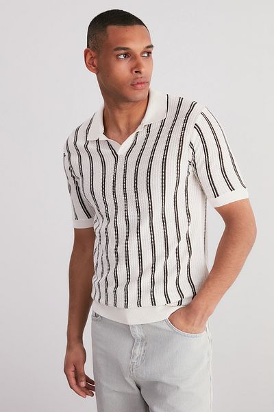 Trendyol Collection Ecru Regular Fit - Polo-Shirt aus gestreifter, durchbrochener Strickware TMNSS24PO00006