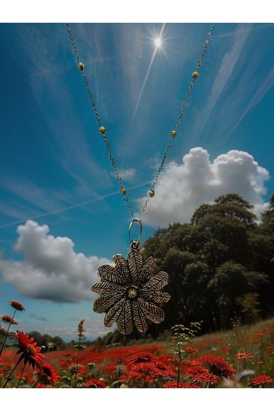whocares Elegant Flower Patterned Women's Necklace - Antique Color, Chain and High Quality
