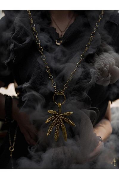 whocares Elegant Leaf Symbol Unisex Chain Necklace - Antique Color Quality