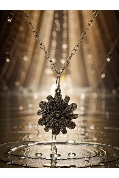 whocares Elegant Flower Patterned Women's Necklace - Antique Color, Chain and High Quality