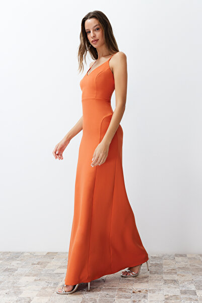 Trendyol Collection Oranžové dlouhé stylové večerní šaty – tkané, přiléhavé šaty TPRSS24AE00061