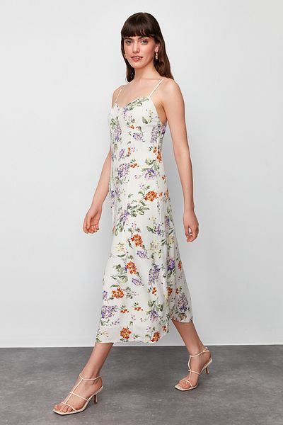 Trendyol Collection Bílé květinové vzorované midi tkané šaty s podšívkou v pase TWOSS24EL00446