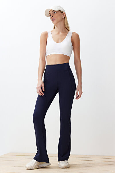 Trendyol Collection Námořnická modrá potápěčská/ponorná tkanina Relaxed Fit Pletené sportovní tepláky se španělskou nohou THMSS24EA00000