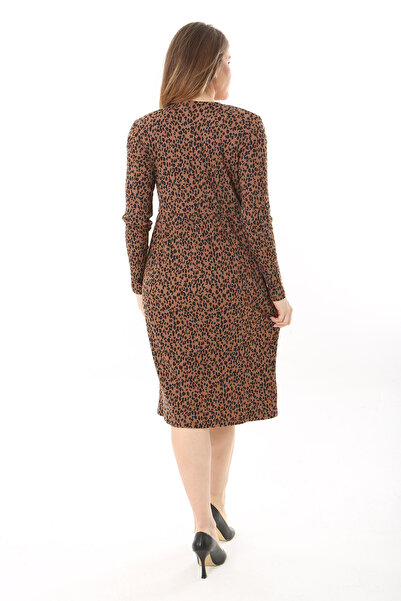 Şans Γυναικείο μακρυμάνικο φόρεμα με γιακά τυλιγμένο καφέ 65N37625