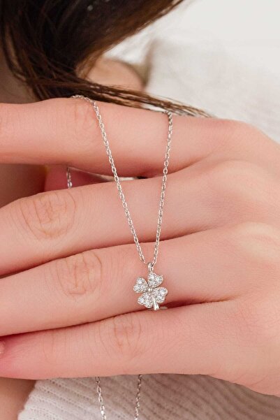 BegiSilver 925 Ayar Gümüş Taşlı Yonca Motifli Kadın Kolye