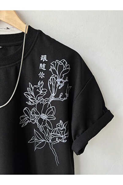 oneagılyazı Japon Yazılı Çiçek Baskılı Oversize T-shirt
