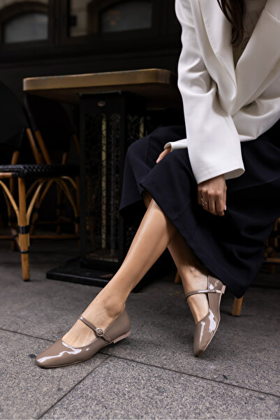 ANGELİNA JONES LEVİ PANTOF DE DAMA DIN VIZZA, cu bretele din piele lacuita