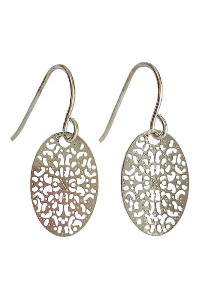 impressive Flower Lace Carved Oval Plate Design Modern Simple Elegant Dangle Silver Earrings (Silver)