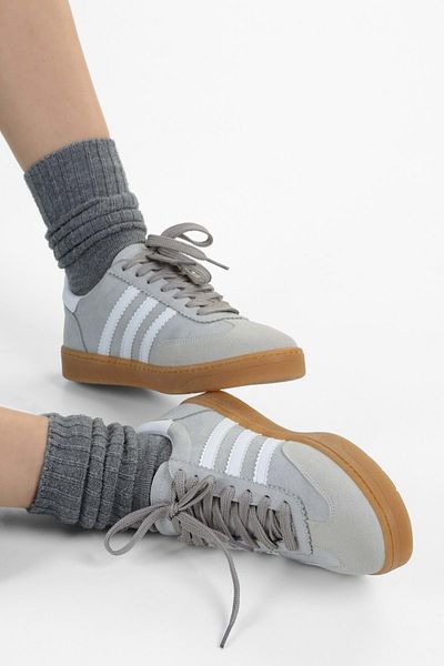 Shoeberry Жіночі кросівки в сіро-білу смужку