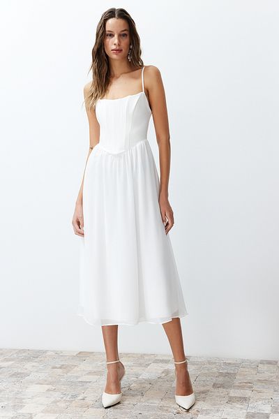 Trendyol Collection Rochie de seară elegantă, cu detaliu din tul, albă, cu tăietură A - Căptușeală cu corset TPRSS24EL00041