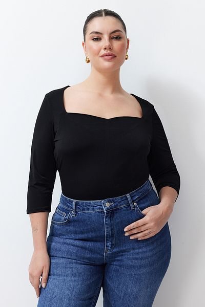 Trendyol Curve بلوزة محبوكة بياقة قلب سوداء TBBSS24AF00089