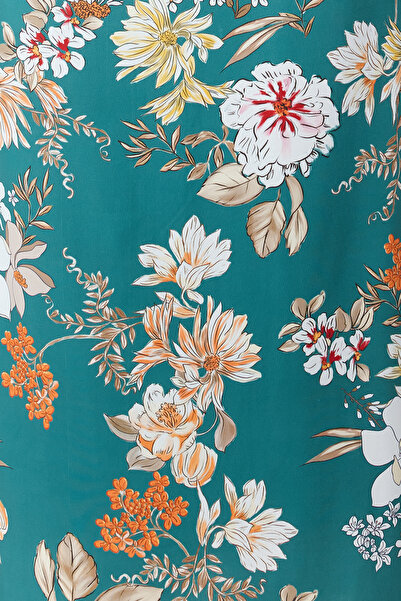 Trendyol Collection Zelený květinový potištěný světlý povrch Kajak Rock Body Fiting Flexibilní pletené šaty na tužku TWOSS24EL00528