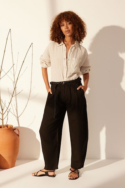 Trendyol Collection Schwarze Hose aus 100 % Leinen mit hoher Taille TWOSS24JE00243