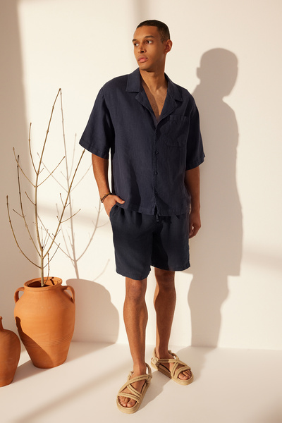 Trendyol Collection Prémiové plátěné šortky v námořnické modré - Regular Fit, elastický pas TMNSS24SR00050