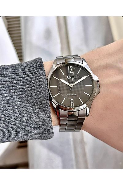 Q&Q Men's Metal Band Wristwatch