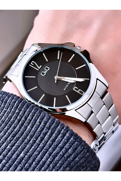 Q&Q Men's Metal Band Wristwatch