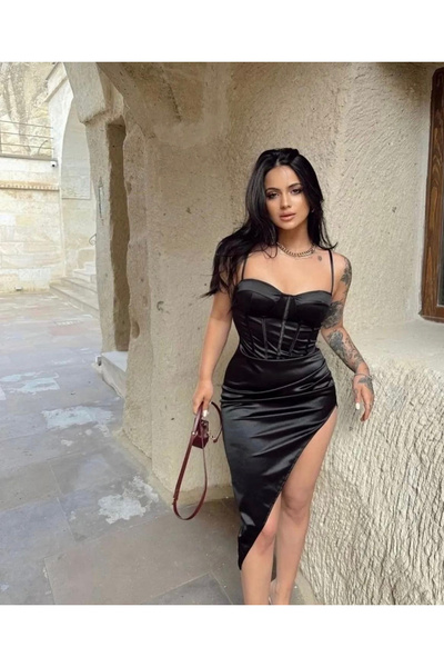 Tuğçe Şahin siyah yırtmaçlı elbise