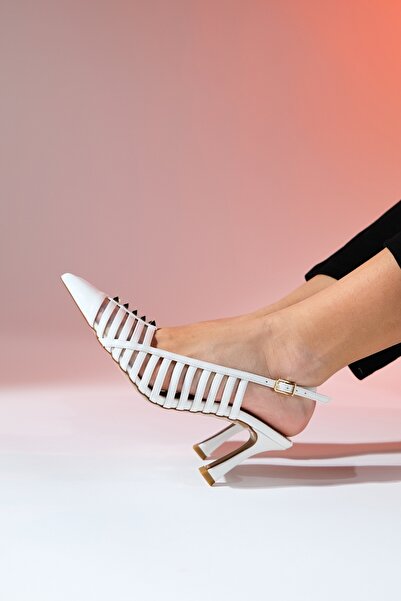 LuviShoes RENNES Beyaz Troklu Kadın Sivri Burun Bantlı İnce Topuklu Ayakkabı
