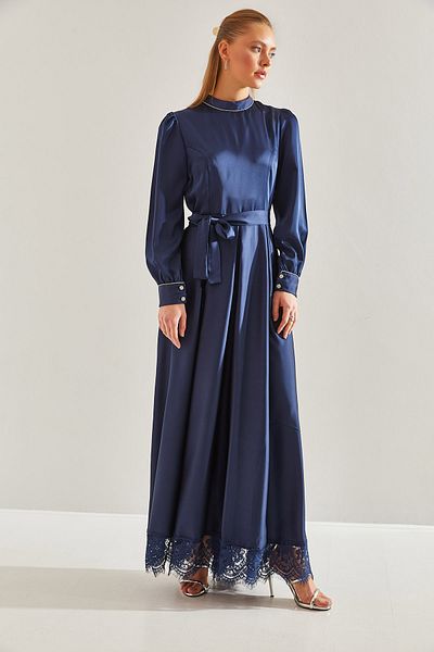 Bianco Lucci Modest Satin-Hijab-Kleid mit Steindetails – Spitzenrock und Ärmeldesign 60191005