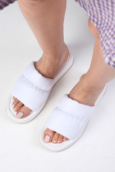 Mio Gusto Nafukovací páskové dámské ploché pantofle Marina White Color s tupou špičkou se stahovací šňůrkou