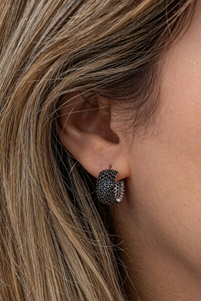 Nereze 925 Ayar Gümüş Rodyum Kaplama 5 Sıra Siyah Taşlı Yarım Tur Küpe