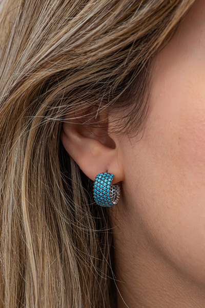 Nereze 925 Ayar Gümüş Rodyum Kaplama 5 Sıra Turkuaz Taşlı Yarım Tur Küpe