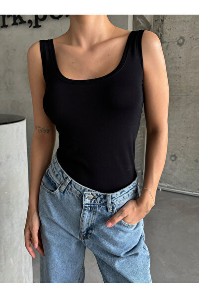 Laluvia Fekete ovális gallérú sportoló