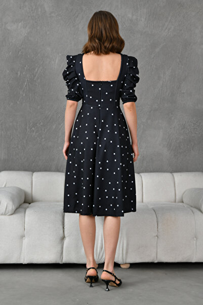 barış sülün lovebox Puantiye Desenli Siyah Krep Kumaş Kısa Kollu Kare Yaka Midi Boy Siyah Abiye Elbise 080