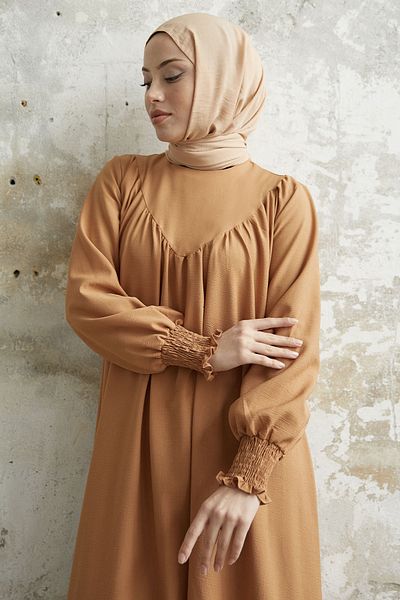 InStyle Elastické šaty vepředu - Camel