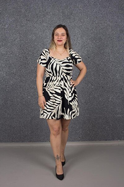 Truva XXL Φόρεμα με τετράγωνο λαιμόκοψη μεγάλου μεγέθους με σχέδιο Es577