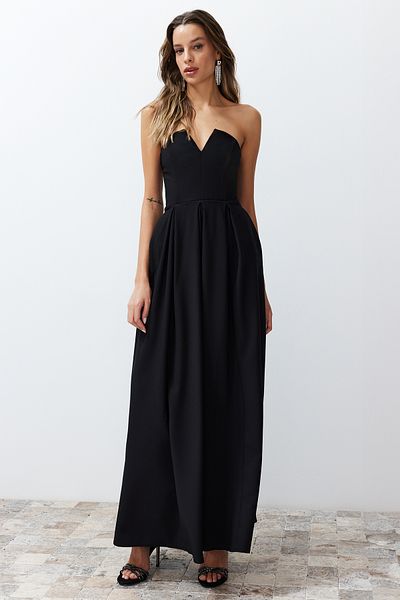 Trendyol Collection Czarna plisowana długa wieczorowa sukienka w kształcie litery A z ozdobnymi wzorami TPRSS24AE00118