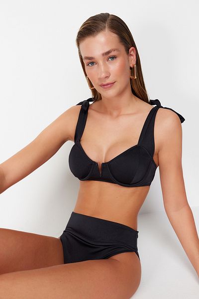 Trendyol Collection Černý vršek bikin na zavazování s balkónem TBESS24BU00156