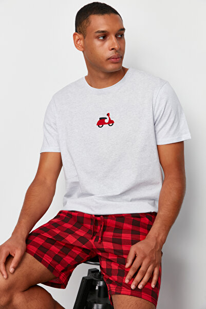 Trendyol Collection Γκρι - Κόκκινο κανονικό καρό κέντημα με πλεκτό σορτς πιτζάμα TMNSS24PT00032