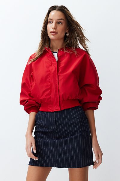 Trendyol Collection Übergroße rote wasserabweisende Bomberjacke – Kordelzug-Detail, TWOSS22MO0099