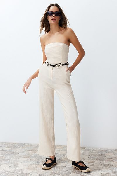 Trendyol Collection Béžová tkaná kombinéza s límečkem bez ramínek TWOSS24TU00041