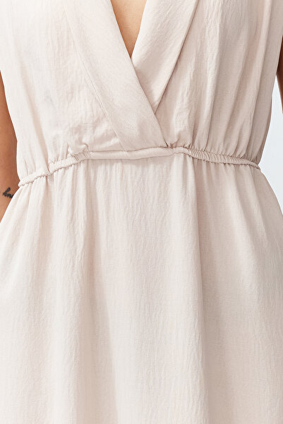 Trendyol Collection Béžové šaty Aerobin DMidi - A-line, dvouřadý límec TWOSS24EL00599