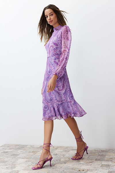 Trendyol Collection Μίντι υφαντό φόρεμα σιφόν με μοτίβο λιλά με επένδυση σιφόν TWOAW23EL01436