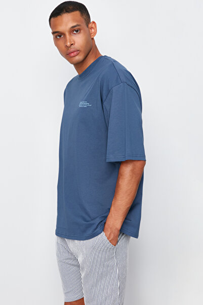 Kolekcia Trendyol Indigo Oversize Crew Tričko zo 100 % bavlny – vytlačený minimálny text TMNSS23TS00084