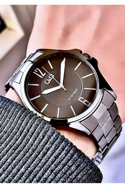 Q&Q Men's Metal Band Wristwatch