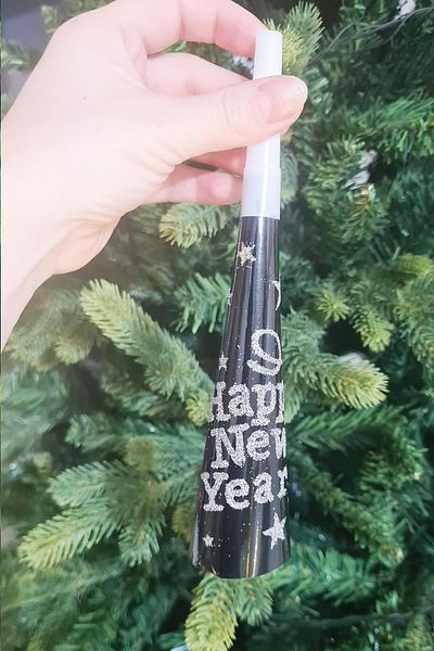 PEKSHOP Πρωτοχρονιάτικες σφυρίχτρες Silver Luxury Happy New Year Written Silver Glitter Long Loud Vuvuzela Σετ 6 τεμαχίων