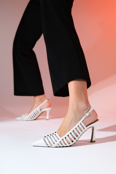LuviShoes RENNES Beyaz Troklu Kadın Sivri Burun Bantlı İnce Topuklu Ayakkabı