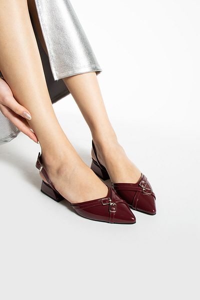 İnan Ayakkabı Pantofi cu toc detaliat cu cataramă din piele lacuită de culoare burgundă (3 CM)
