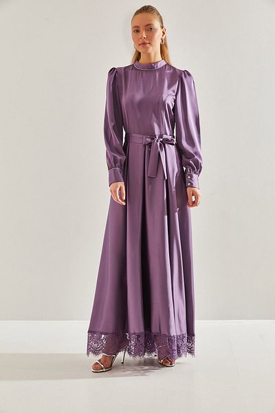 Bianco Lucci Modest Satin-Hijab-Kleid mit Steindetails – Spitzenrock und Ärmeldesign 60191005