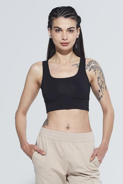 Comm-Ci بدلة قصيرة محبوكة من القطن العضوي بياقة مربعة سوداء من لوري