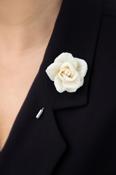 pionoi Parisien Porselen El Yapımı  Gül Broş