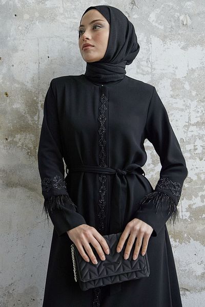 InStyle ذراع ريشة بتفاصيل مرصعة بالأحجار - أسود