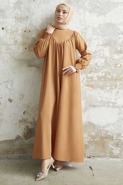 InStyle Elastické šaty vepředu - Camel